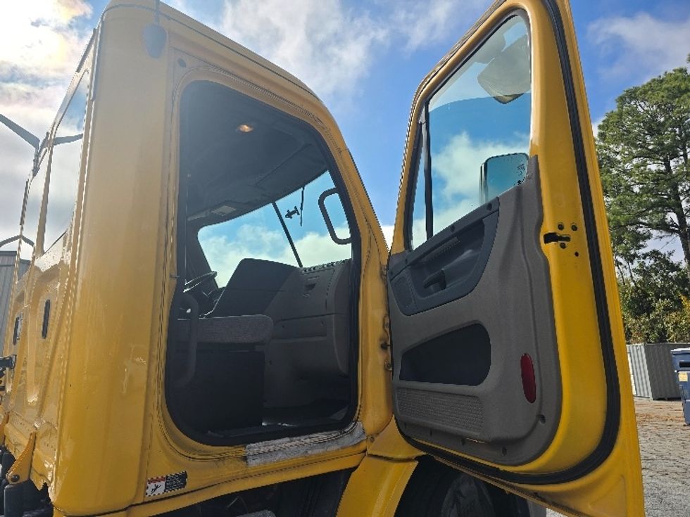 Day Cab Tractor-Heavy Duty Tractors-Freightliner-2019-Cascadia 11364ST-Atlanta (Conyers)-GA-268,452\n\t\tmiles-$ 41,500 - Image 12
