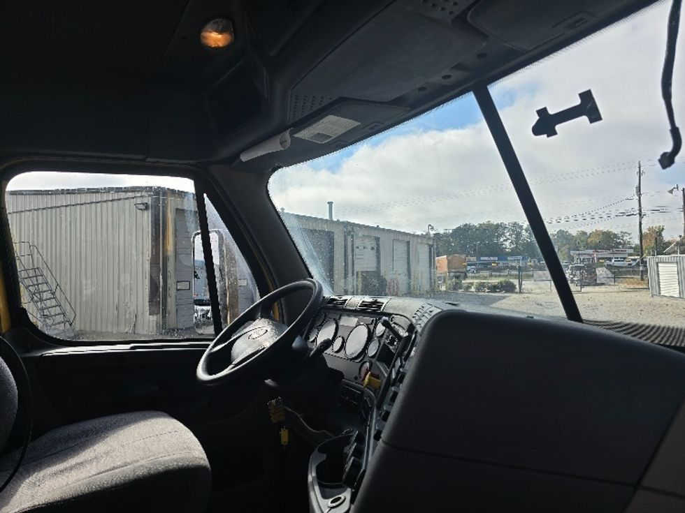 Day Cab Tractor-Heavy Duty Tractors-Freightliner-2019-Cascadia 11364ST-Atlanta (Conyers)-GA-268,452\n\t\tmiles-$ 41,500 - Image 14