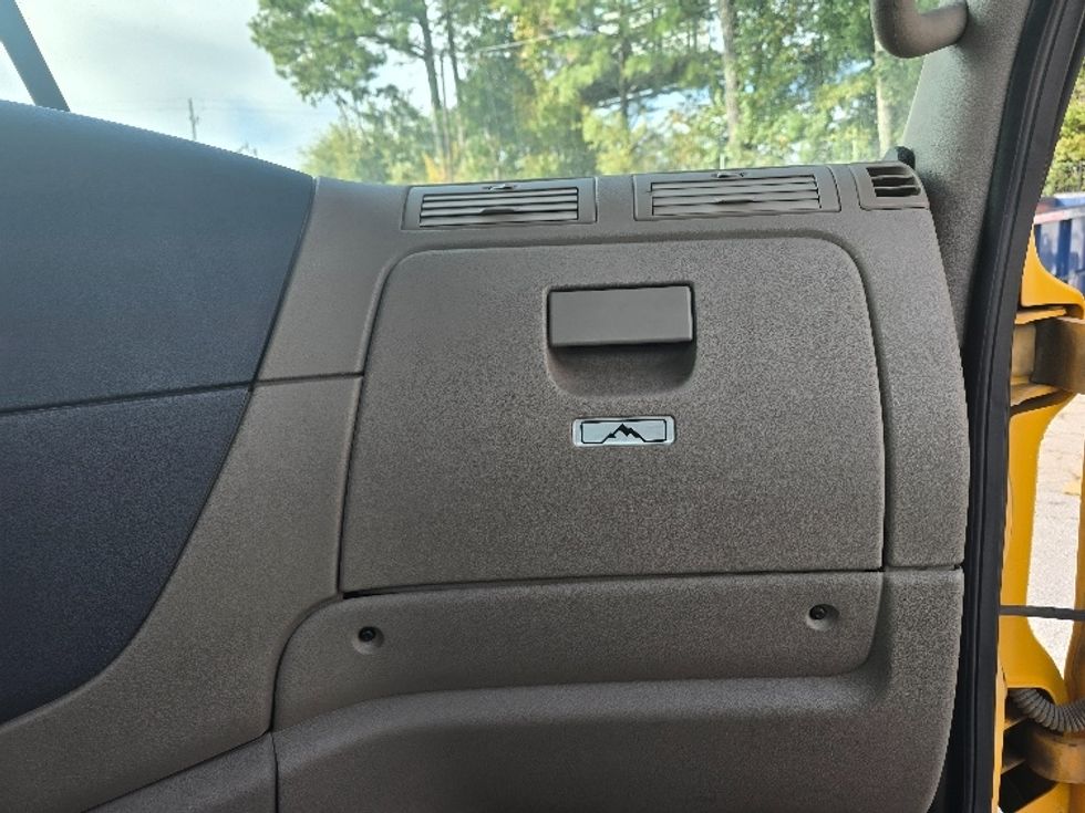 Day Cab Tractor-Heavy Duty Tractors-Freightliner-2019-Cascadia 11364ST-Atlanta (Conyers)-GA-268,452\n\t\tmiles-$ 41,500 - Image 13