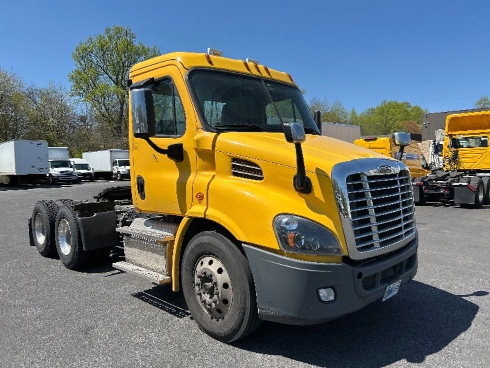 Day Cab Tractor-Heavy Duty Tractors-Freightliner-2019-Cascadia 11364ST-Belcamp-MD-413,457\n\t\tmiles-$ 32,750 - Image 1