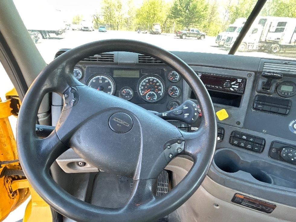 Day Cab Tractor-Heavy Duty Tractors-Freightliner-2019-Cascadia 11364ST-Belcamp-MD-413,457\n\t\tmiles-$ 32,750 - Image 11