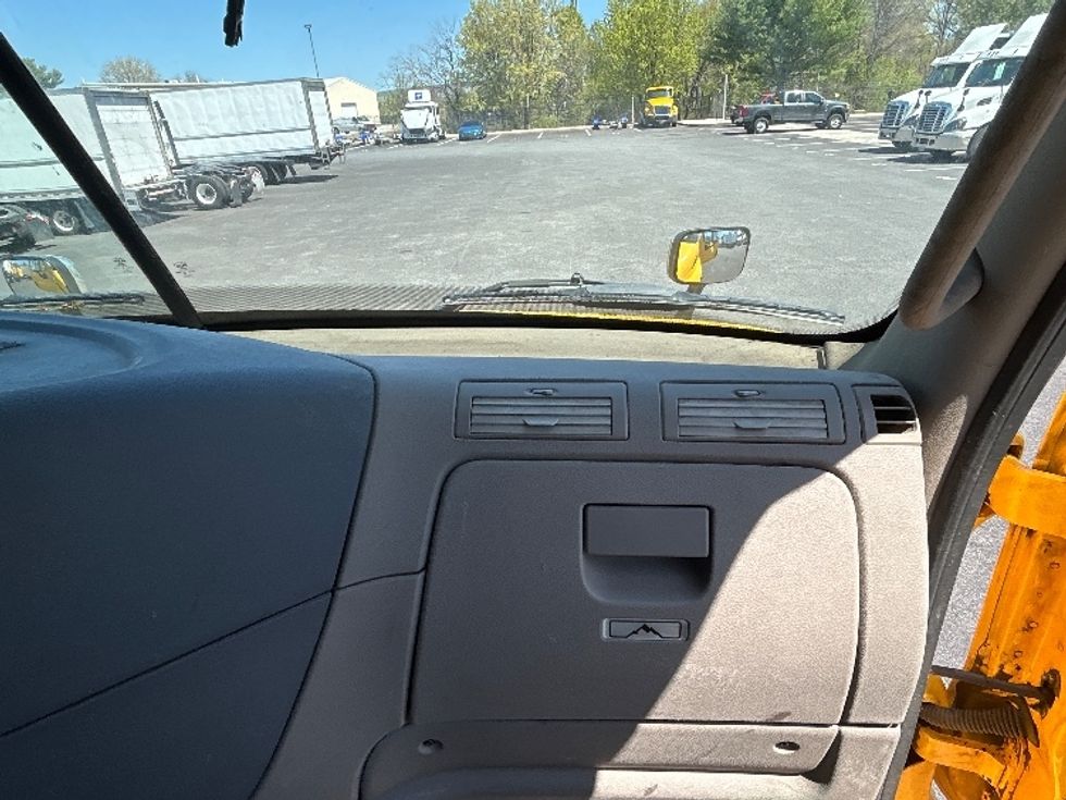 Day Cab Tractor-Heavy Duty Tractors-Freightliner-2019-Cascadia 11364ST-Belcamp-MD-413,457\n\t\tmiles-$ 32,750 - Image 13