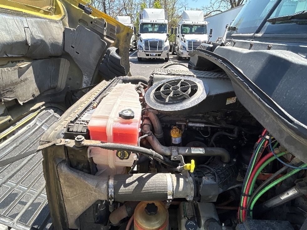 Day Cab Tractor-Heavy Duty Tractors-Freightliner-2019-Cascadia 11364ST-Belcamp-MD-413,457\n\t\tmiles-$ 32,750 - Image 19