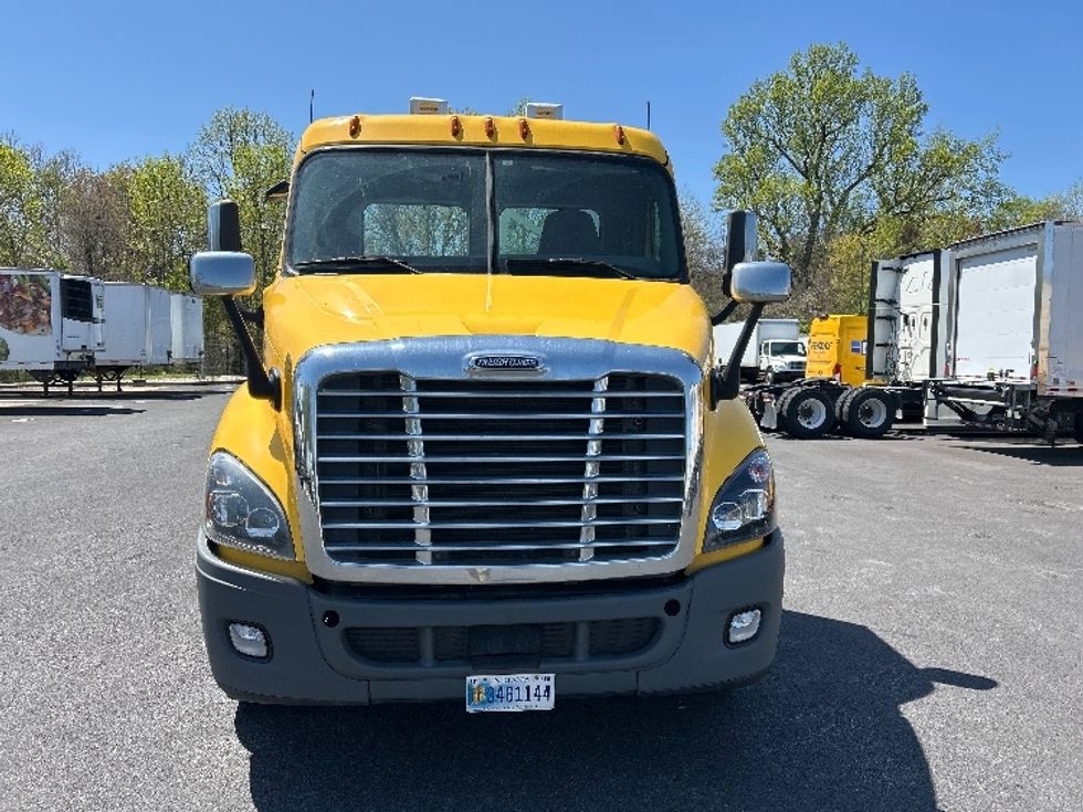 Day Cab Tractor-Heavy Duty Tractors-Freightliner-2019-Cascadia 11364ST-Belcamp-MD-413,457\n\t\tmiles-$ 32,750 - Image 2