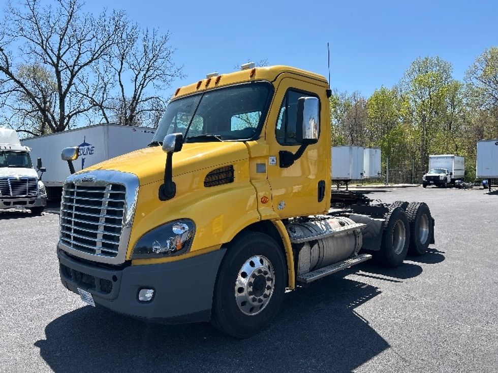 Day Cab Tractor-Heavy Duty Tractors-Freightliner-2019-Cascadia 11364ST-Belcamp-MD-413,457\n\t\tmiles-$ 32,750 - Image 3