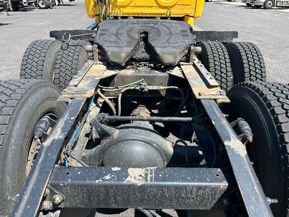 Day Cab Tractor-Heavy Duty Tractors-Freightliner-2019-Cascadia 11364ST-Belcamp-MD-413,457\n\t\tmiles-$ 32,750 - Image 6