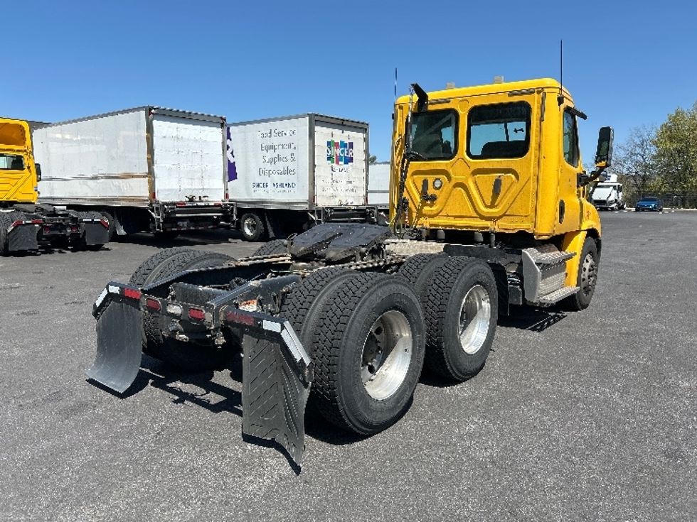 Day Cab Tractor-Heavy Duty Tractors-Freightliner-2019-Cascadia 11364ST-Belcamp-MD-413,457\n\t\tmiles-$ 32,750 - Image 7