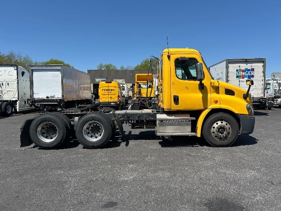 Day Cab Tractor-Heavy Duty Tractors-Freightliner-2019-Cascadia 11364ST-Belcamp-MD-413,457\n\t\tmiles-$ 32,750 - Image 8