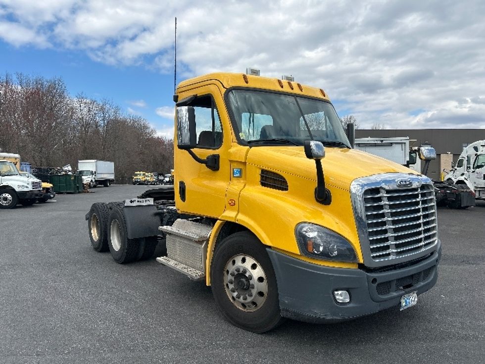 Day Cab Tractor-Heavy Duty Tractors-Freightliner-2019-Cascadia 11364ST-Belcamp-MD-445,385\n\t\tmiles-$ 31,250 - Image 1
