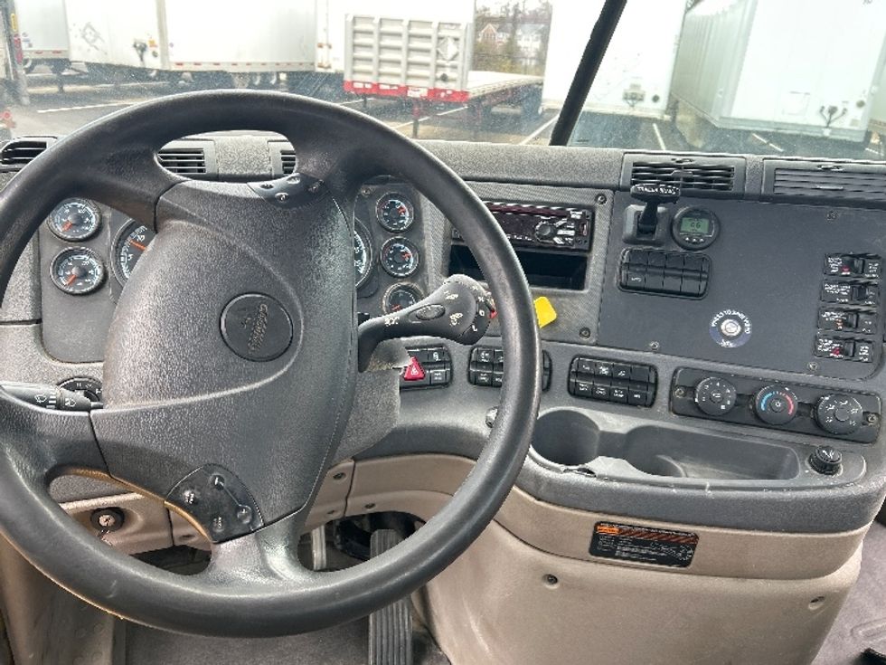 Day Cab Tractor-Heavy Duty Tractors-Freightliner-2019-Cascadia 11364ST-Belcamp-MD-445,385\n\t\tmiles-$ 31,250 - Image 10