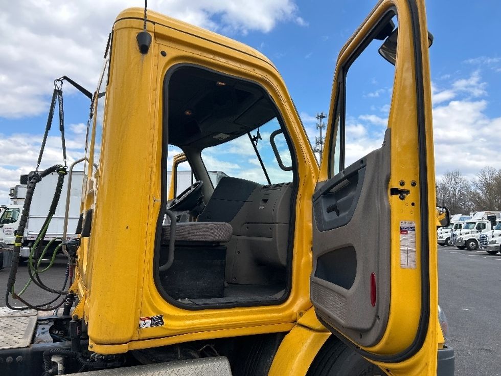 Day Cab Tractor-Heavy Duty Tractors-Freightliner-2019-Cascadia 11364ST-Belcamp-MD-445,385\n\t\tmiles-$ 31,250 - Image 11