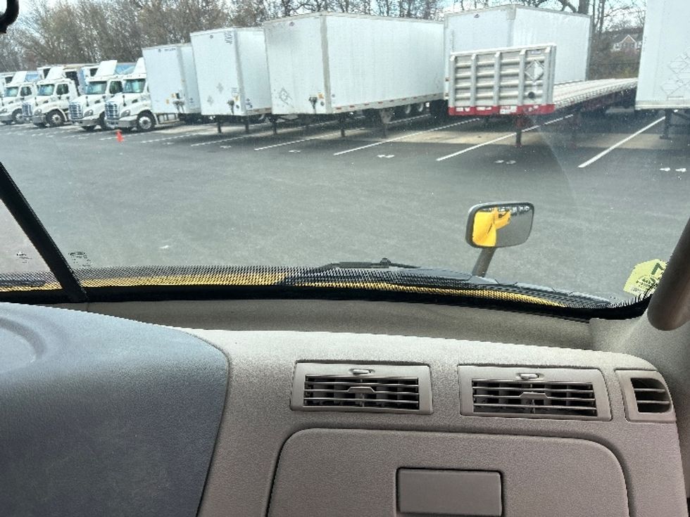 Day Cab Tractor-Heavy Duty Tractors-Freightliner-2019-Cascadia 11364ST-Belcamp-MD-445,385\n\t\tmiles-$ 31,250 - Image 12