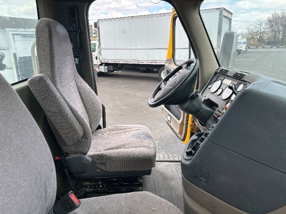 Day Cab Tractor-Heavy Duty Tractors-Freightliner-2019-Cascadia 11364ST-Belcamp-MD-445,385\n\t\tmiles-$ 31,250 - Image 13