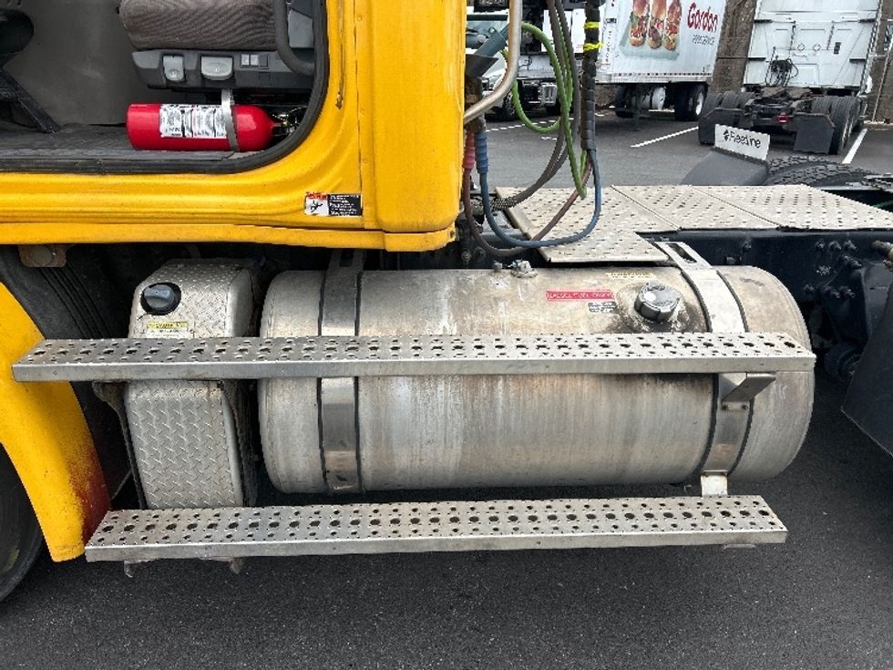 Day Cab Tractor-Heavy Duty Tractors-Freightliner-2019-Cascadia 11364ST-Belcamp-MD-445,385\n\t\tmiles-$ 31,250 - Image 16