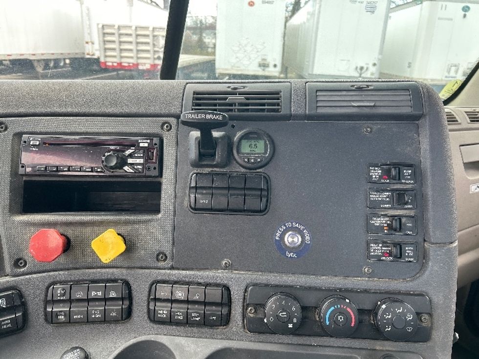 Day Cab Tractor-Heavy Duty Tractors-Freightliner-2019-Cascadia 11364ST-Belcamp-MD-445,385\n\t\tmiles-$ 31,250 - Image 17