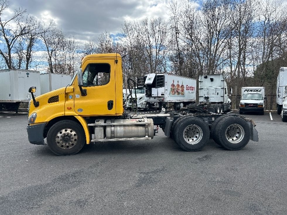Day Cab Tractor-Heavy Duty Tractors-Freightliner-2019-Cascadia 11364ST-Belcamp-MD-445,385\n\t\tmiles-$ 31,250 - Image 4
