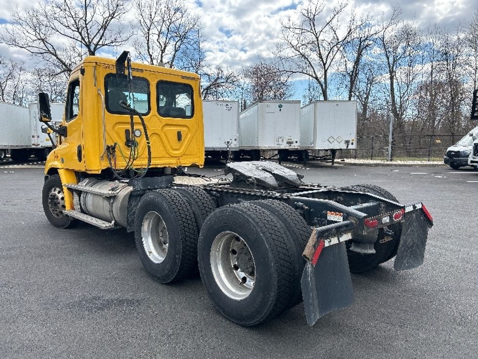 Day Cab Tractor-Heavy Duty Tractors-Freightliner-2019-Cascadia 11364ST-Belcamp-MD-445,385\n\t\tmiles-$ 31,250 - Image 5