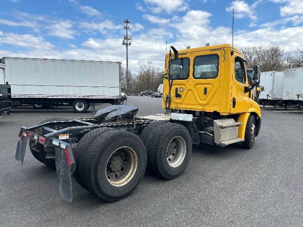Day Cab Tractor-Heavy Duty Tractors-Freightliner-2019-Cascadia 11364ST-Belcamp-MD-445,385\n\t\tmiles-$ 31,250 - Image 7