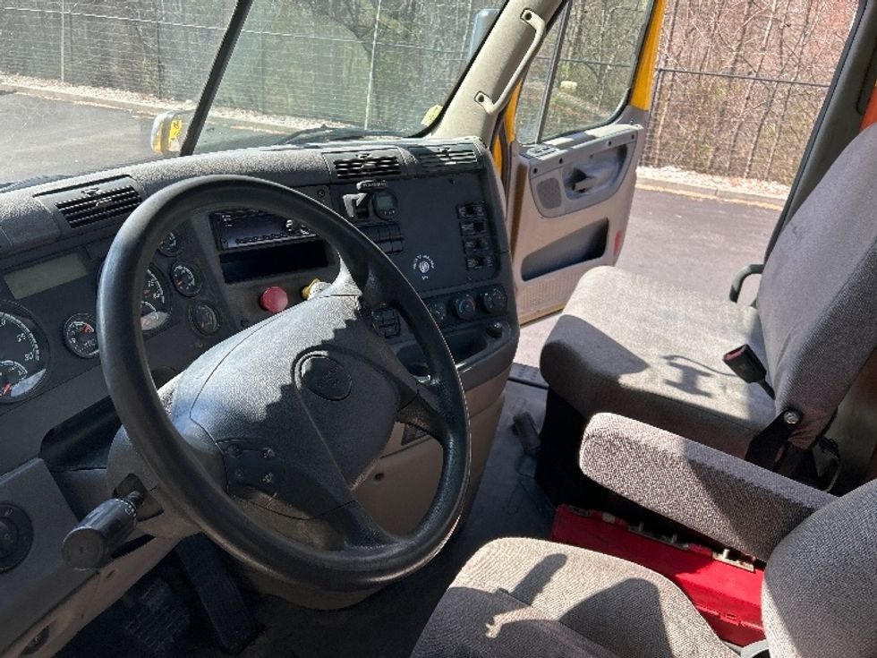 Day Cab Tractor-Heavy Duty Tractors-Freightliner-2019-Cascadia 11364ST-Belcamp-MD-450,832\n\t\tmiles-$ 31,000 - Image 10