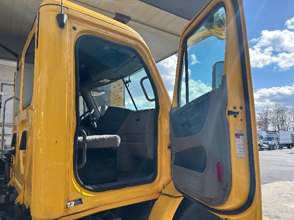 Day Cab Tractor-Heavy Duty Tractors-Freightliner-2019-Cascadia 11364ST-Belcamp-MD-450,832\n\t\tmiles-$ 31,000 - Image 12