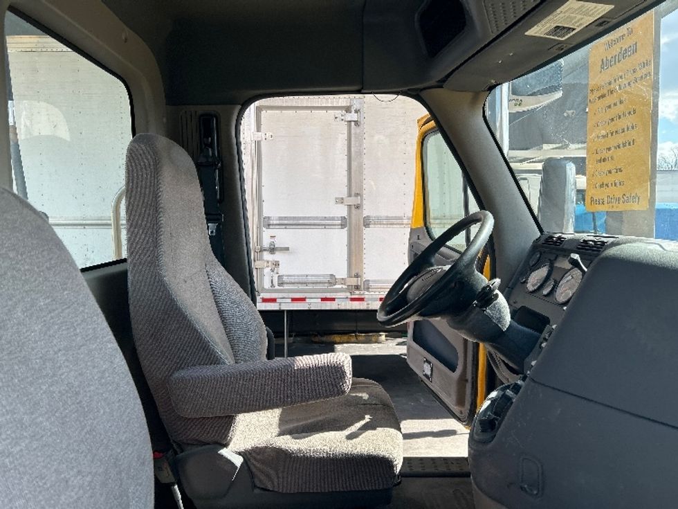 Day Cab Tractor-Heavy Duty Tractors-Freightliner-2019-Cascadia 11364ST-Belcamp-MD-450,832\n\t\tmiles-$ 31,000 - Image 14