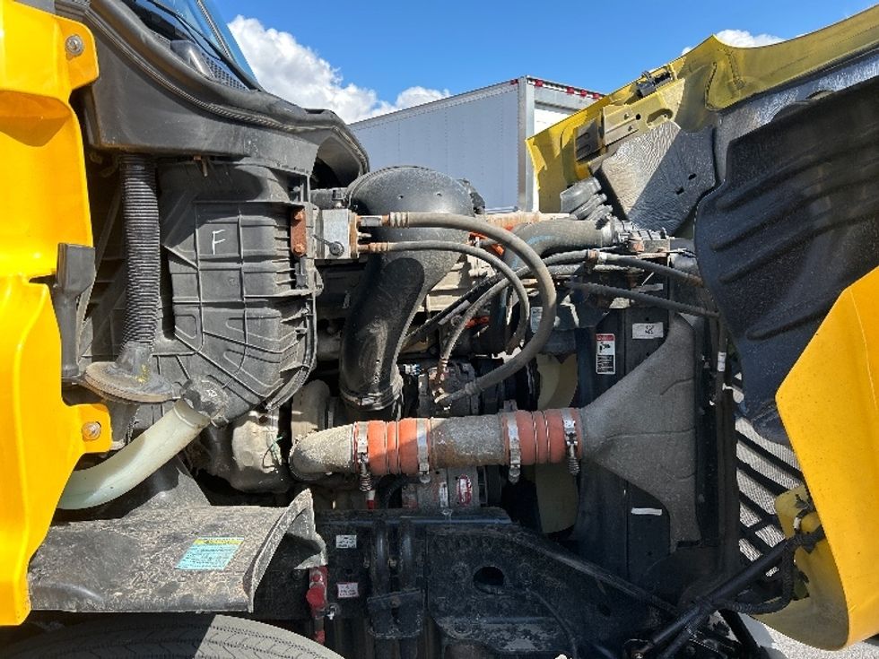 Day Cab Tractor-Heavy Duty Tractors-Freightliner-2019-Cascadia 11364ST-Belcamp-MD-450,832\n\t\tmiles-$ 31,000 - Image 15