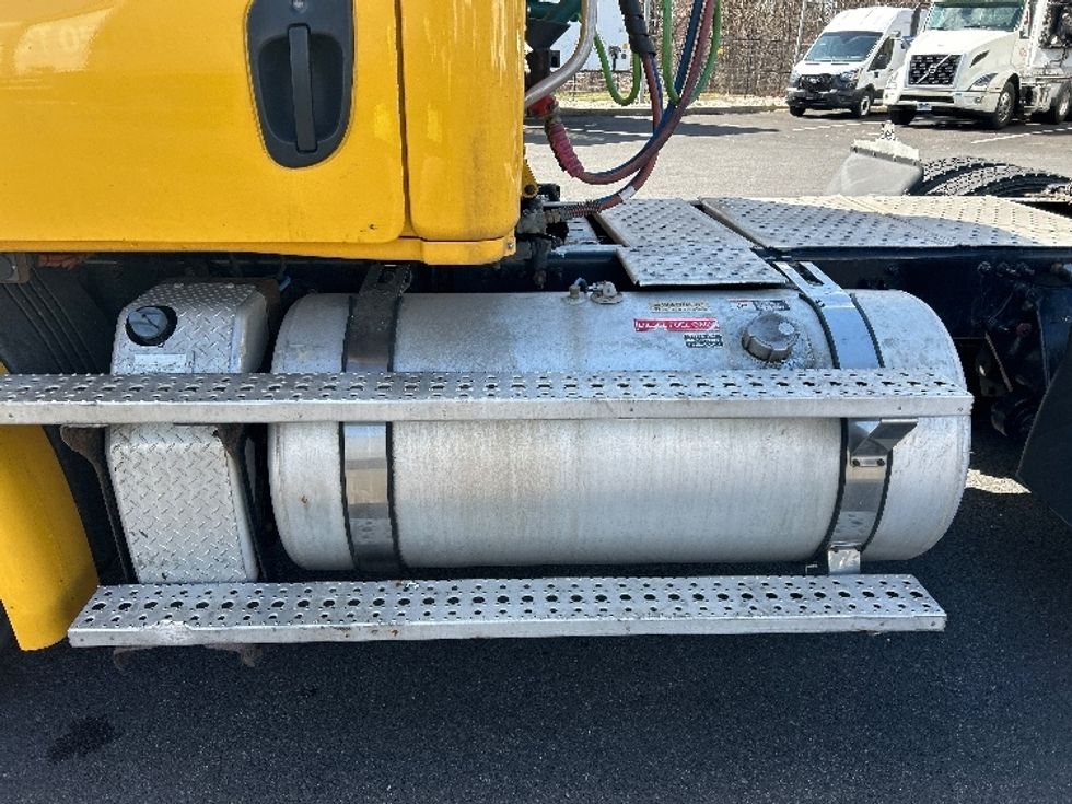 Day Cab Tractor-Heavy Duty Tractors-Freightliner-2019-Cascadia 11364ST-Belcamp-MD-450,832\n\t\tmiles-$ 31,000 - Image 17
