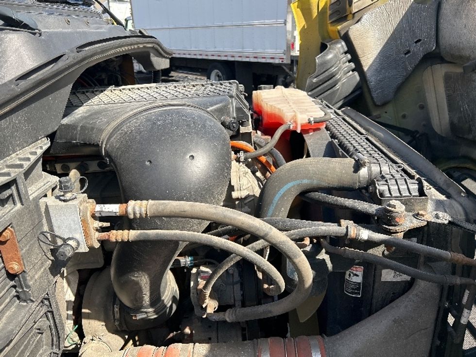 Day Cab Tractor-Heavy Duty Tractors-Freightliner-2019-Cascadia 11364ST-Belcamp-MD-450,832\n\t\tmiles-$ 31,000 - Image 18