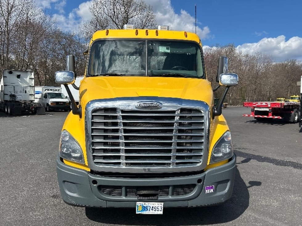 Day Cab Tractor-Heavy Duty Tractors-Freightliner-2019-Cascadia 11364ST-Belcamp-MD-450,832\n\t\tmiles-$ 31,000 - Image 2