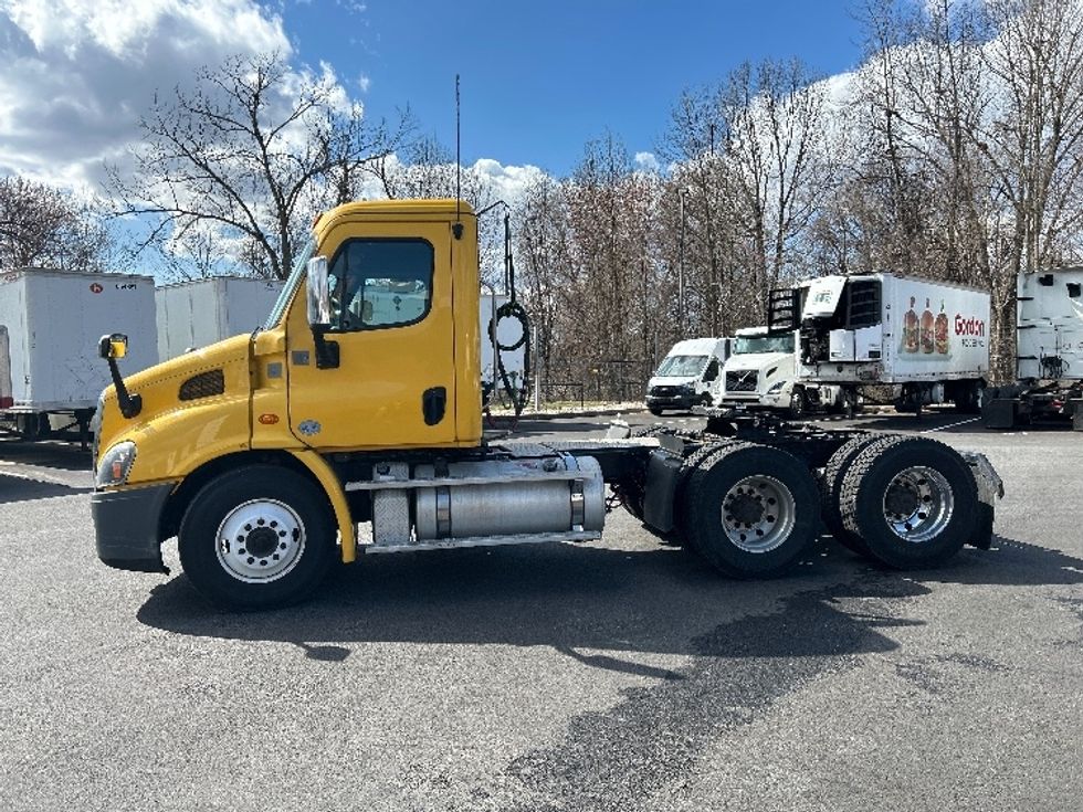 Day Cab Tractor-Heavy Duty Tractors-Freightliner-2019-Cascadia 11364ST-Belcamp-MD-450,832\n\t\tmiles-$ 31,000 - Image 4