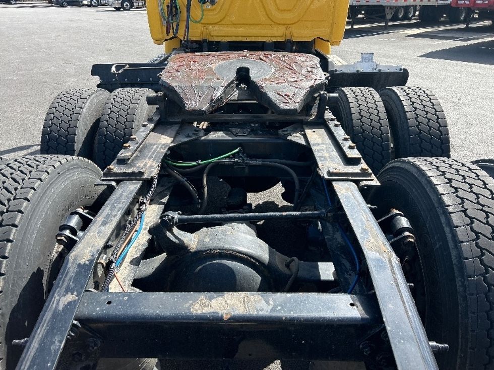 Day Cab Tractor-Heavy Duty Tractors-Freightliner-2019-Cascadia 11364ST-Belcamp-MD-450,832\n\t\tmiles-$ 31,000 - Image 6