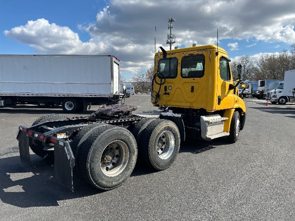 Day Cab Tractor-Heavy Duty Tractors-Freightliner-2019-Cascadia 11364ST-Belcamp-MD-450,832\n\t\tmiles-$ 31,000 - Image 7