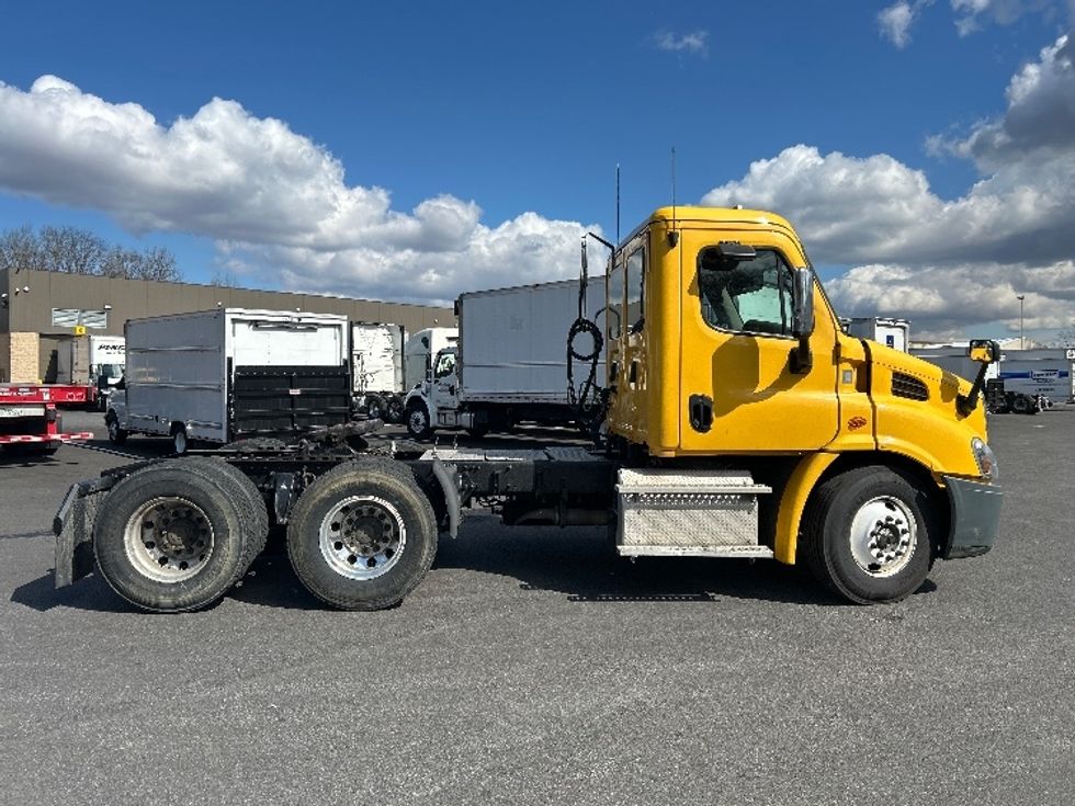 Day Cab Tractor-Heavy Duty Tractors-Freightliner-2019-Cascadia 11364ST-Belcamp-MD-450,832\n\t\tmiles-$ 31,000 - Image 8