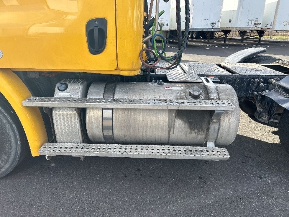 Day Cab Tractor-Heavy Duty Tractors-Freightliner-2019-Cascadia 11364ST-Belcamp-MD-453,694\n\t\tmiles-$ 30,750 - Image 16