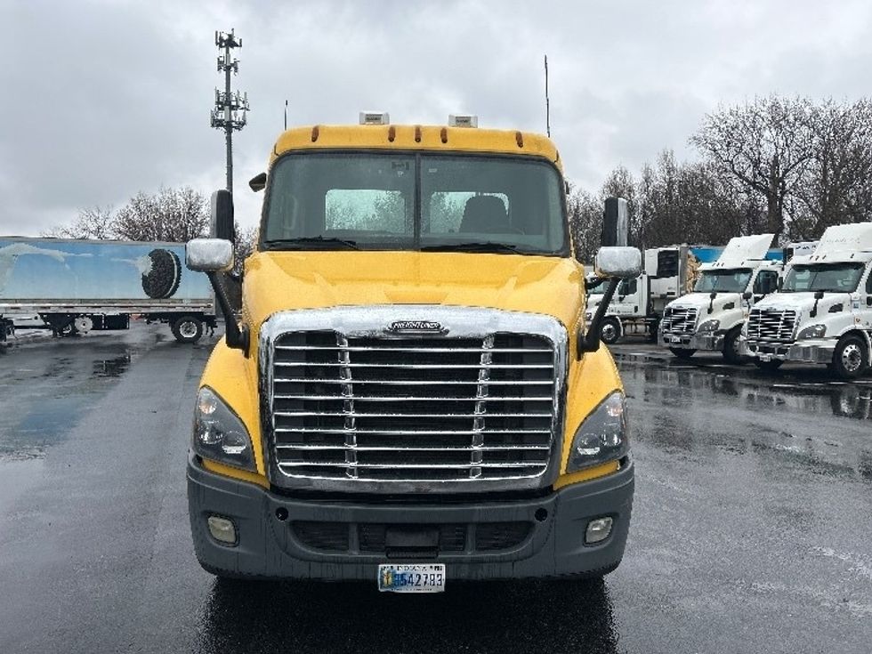 Day Cab Tractor-Heavy Duty Tractors-Freightliner-2019-Cascadia 11364ST-Belcamp-MD-453,694\n\t\tmiles-$ 30,750 - Image 2