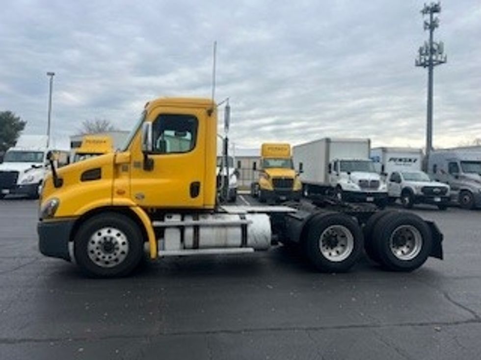 Day Cab Tractor-Heavy Duty Tractors-Freightliner-2019-Cascadia 11364ST-Belcamp-MD-453,694\n\t\tmiles-$ 30,750 - Image 4