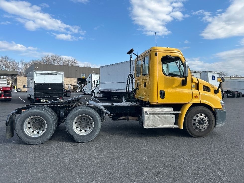 Day Cab Tractor-Heavy Duty Tractors-Freightliner-2019-Cascadia 11364ST-Belcamp-MD-453,694\n\t\tmiles-$ 30,750 - Image 7