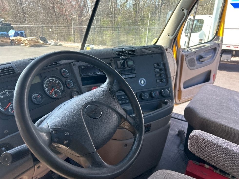 Day Cab Tractor-Heavy Duty Tractors-Freightliner-2019-Cascadia 11364ST-Belcamp-MD-453,694\n\t\tmiles-$ 30,750 - Image 9