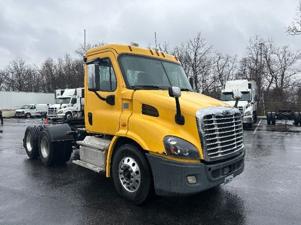 Day Cab Tractor-Heavy Duty Tractors-Freightliner-2019-Cascadia 11364ST-Belcamp-MD-455,336\n\t\tmiles-$ 30,750 - Image 1