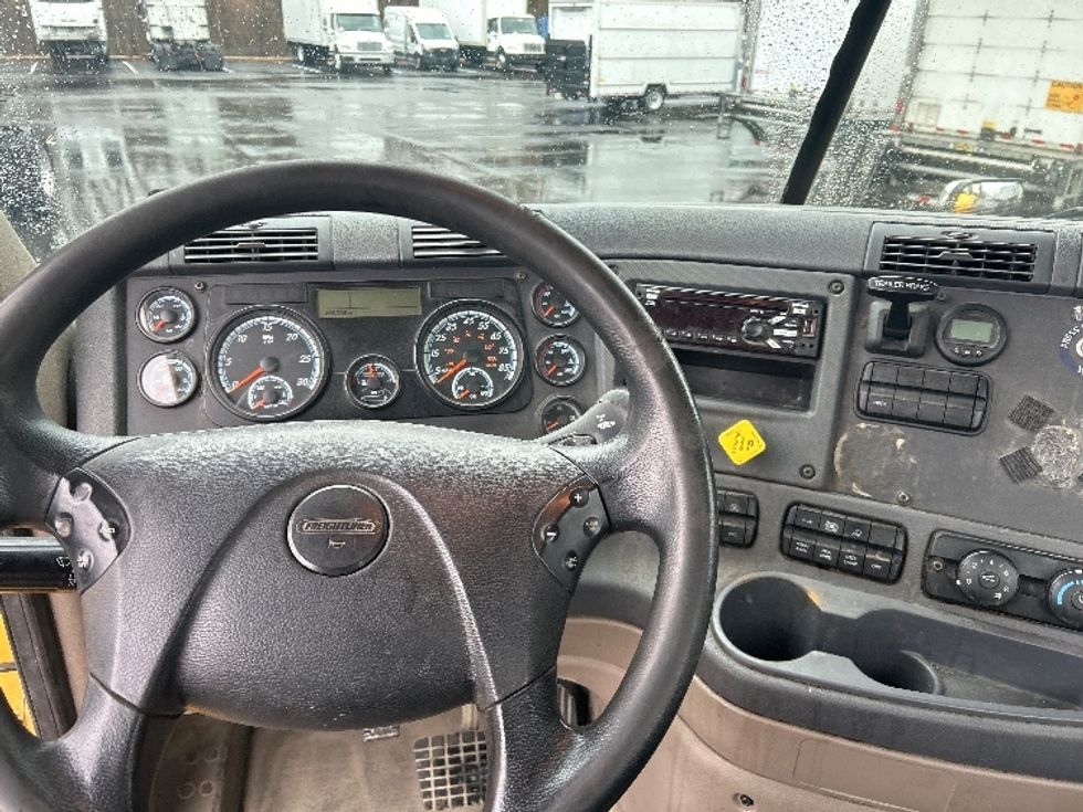 Day Cab Tractor-Heavy Duty Tractors-Freightliner-2019-Cascadia 11364ST-Belcamp-MD-455,336\n\t\tmiles-$ 30,750 - Image 11