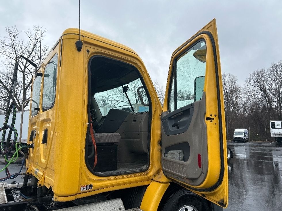 Day Cab Tractor-Heavy Duty Tractors-Freightliner-2019-Cascadia 11364ST-Belcamp-MD-455,336\n\t\tmiles-$ 30,750 - Image 12