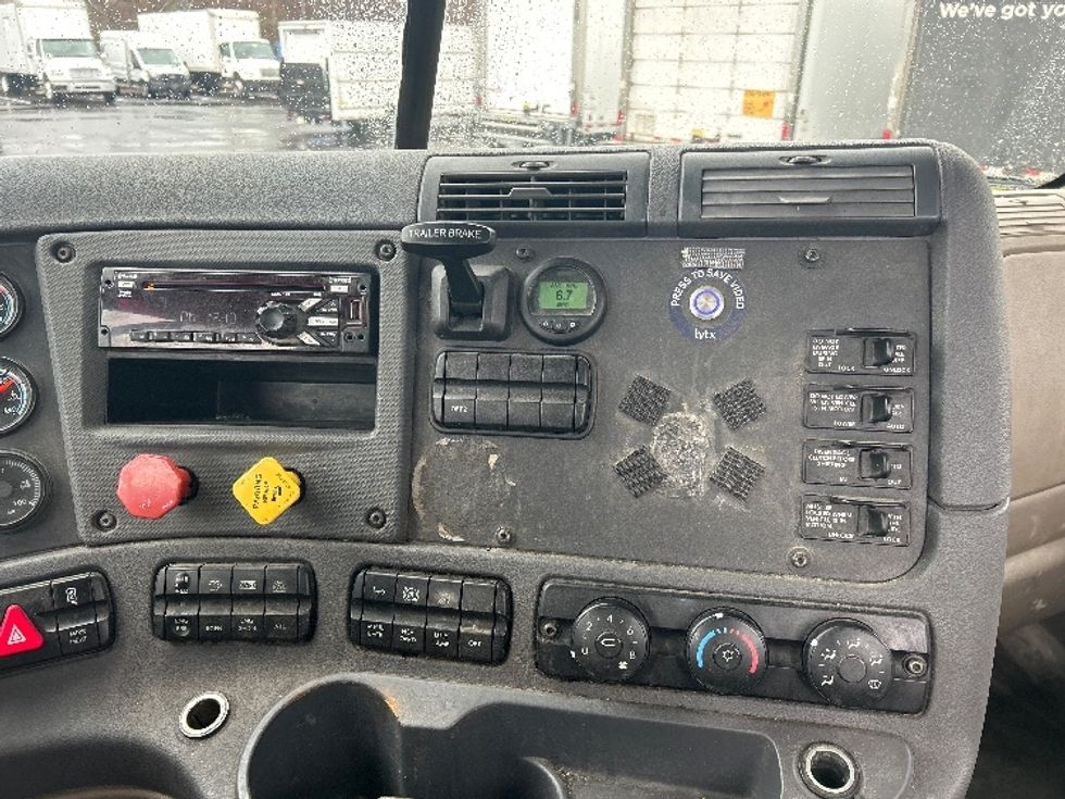 Day Cab Tractor-Heavy Duty Tractors-Freightliner-2019-Cascadia 11364ST-Belcamp-MD-455,336\n\t\tmiles-$ 30,750 - Image 17