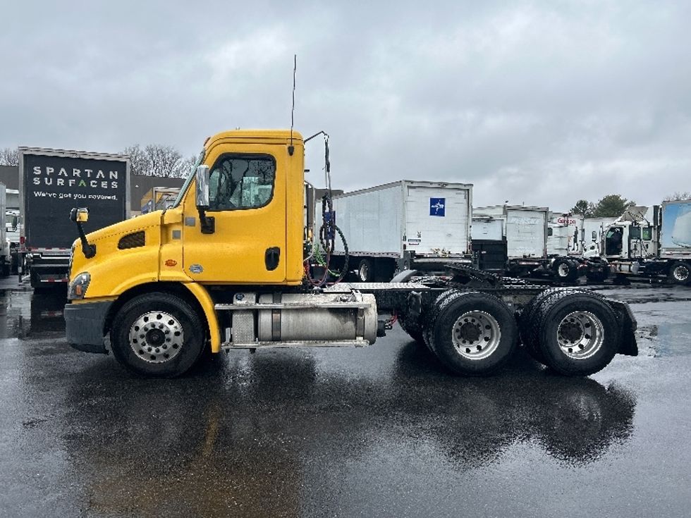 Day Cab Tractor-Heavy Duty Tractors-Freightliner-2019-Cascadia 11364ST-Belcamp-MD-455,336\n\t\tmiles-$ 30,750 - Image 4