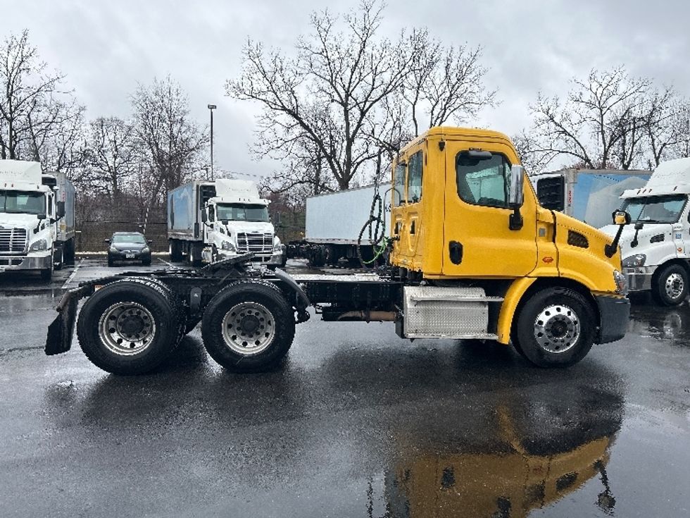 Day Cab Tractor-Heavy Duty Tractors-Freightliner-2019-Cascadia 11364ST-Belcamp-MD-455,336\n\t\tmiles-$ 30,750 - Image 8