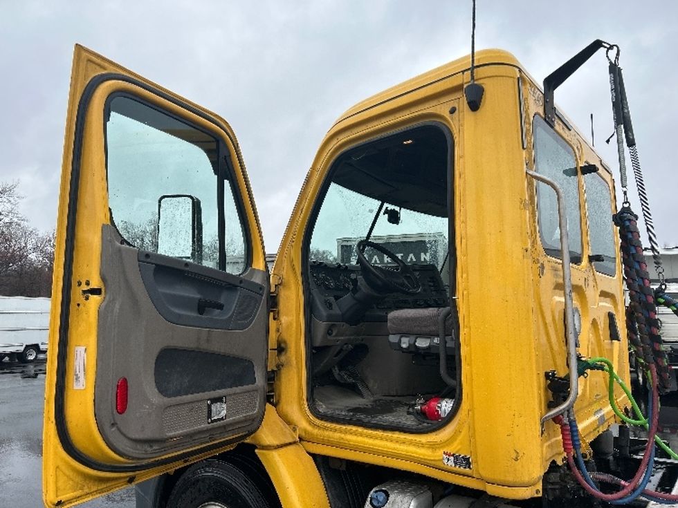 Day Cab Tractor-Heavy Duty Tractors-Freightliner-2019-Cascadia 11364ST-Belcamp-MD-455,336\n\t\tmiles-$ 30,750 - Image 9