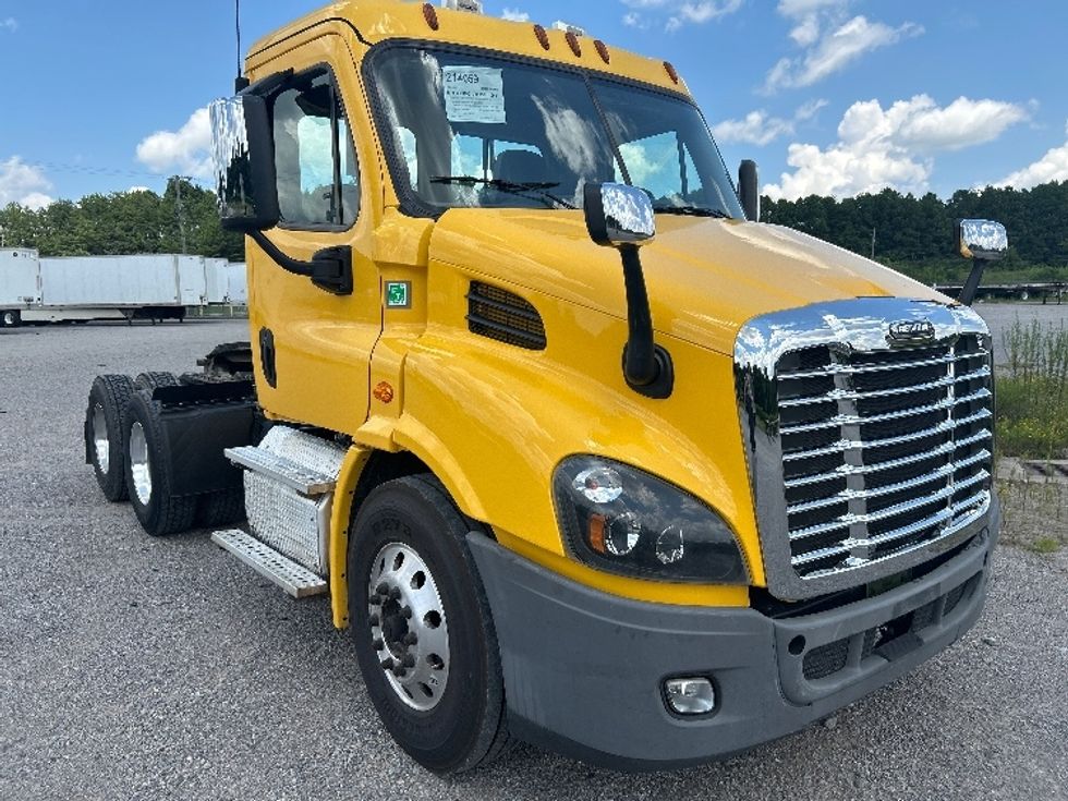 Day Cab Tractor-Heavy Duty Tractors-Freightliner-2019-Cascadia 11364ST-Birmingham-AL-562,864\n\t\tmiles-$ 25,750 - Image 1