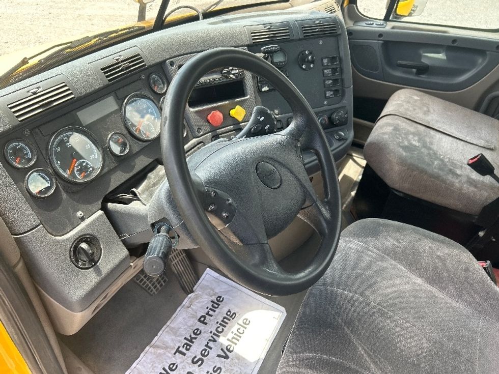 Day Cab Tractor-Heavy Duty Tractors-Freightliner-2019-Cascadia 11364ST-Birmingham-AL-562,864\n\t\tmiles-$ 25,750 - Image 10