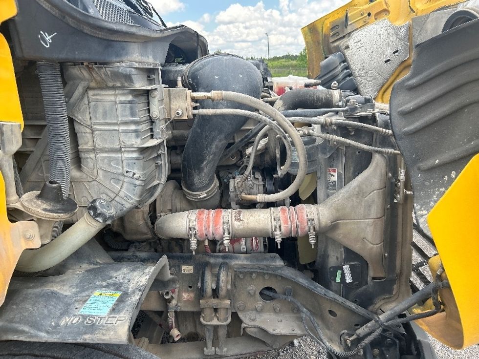 Day Cab Tractor-Heavy Duty Tractors-Freightliner-2019-Cascadia 11364ST-Birmingham-AL-562,864\n\t\tmiles-$ 25,750 - Image 15
