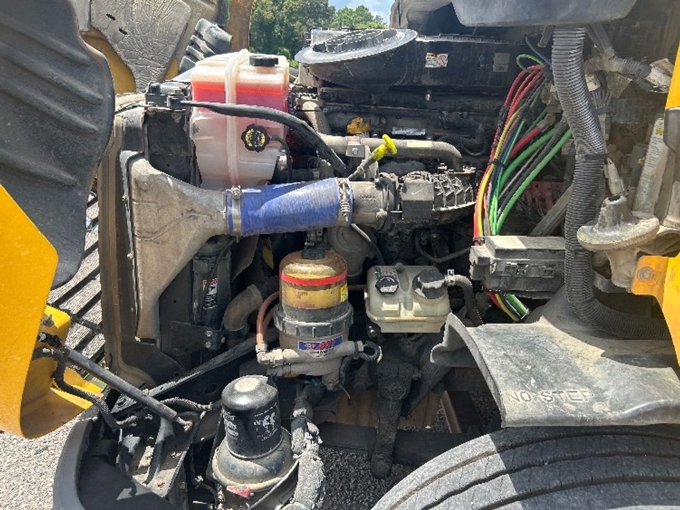 Day Cab Tractor-Heavy Duty Tractors-Freightliner-2019-Cascadia 11364ST-Birmingham-AL-562,864\n\t\tmiles-$ 25,750 - Image 16