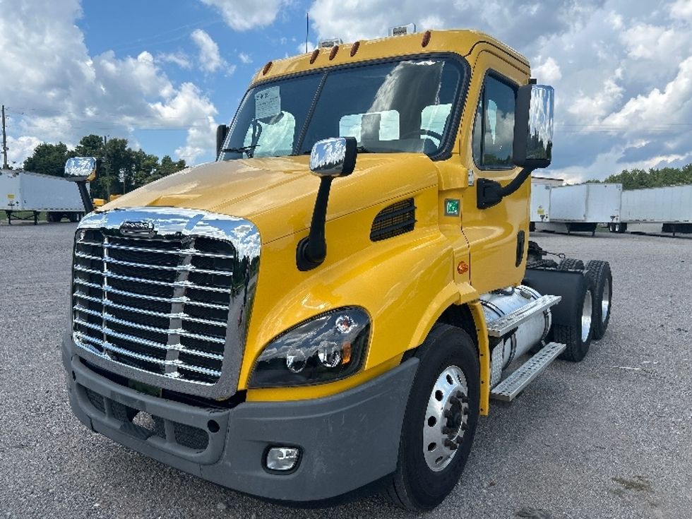Day Cab Tractor-Heavy Duty Tractors-Freightliner-2019-Cascadia 11364ST-Birmingham-AL-562,864\n\t\tmiles-$ 25,750 - Image 3